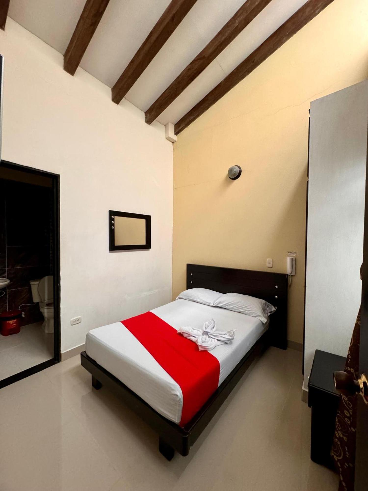 Hotel Portal Dorado Мариния Екстериор снимка