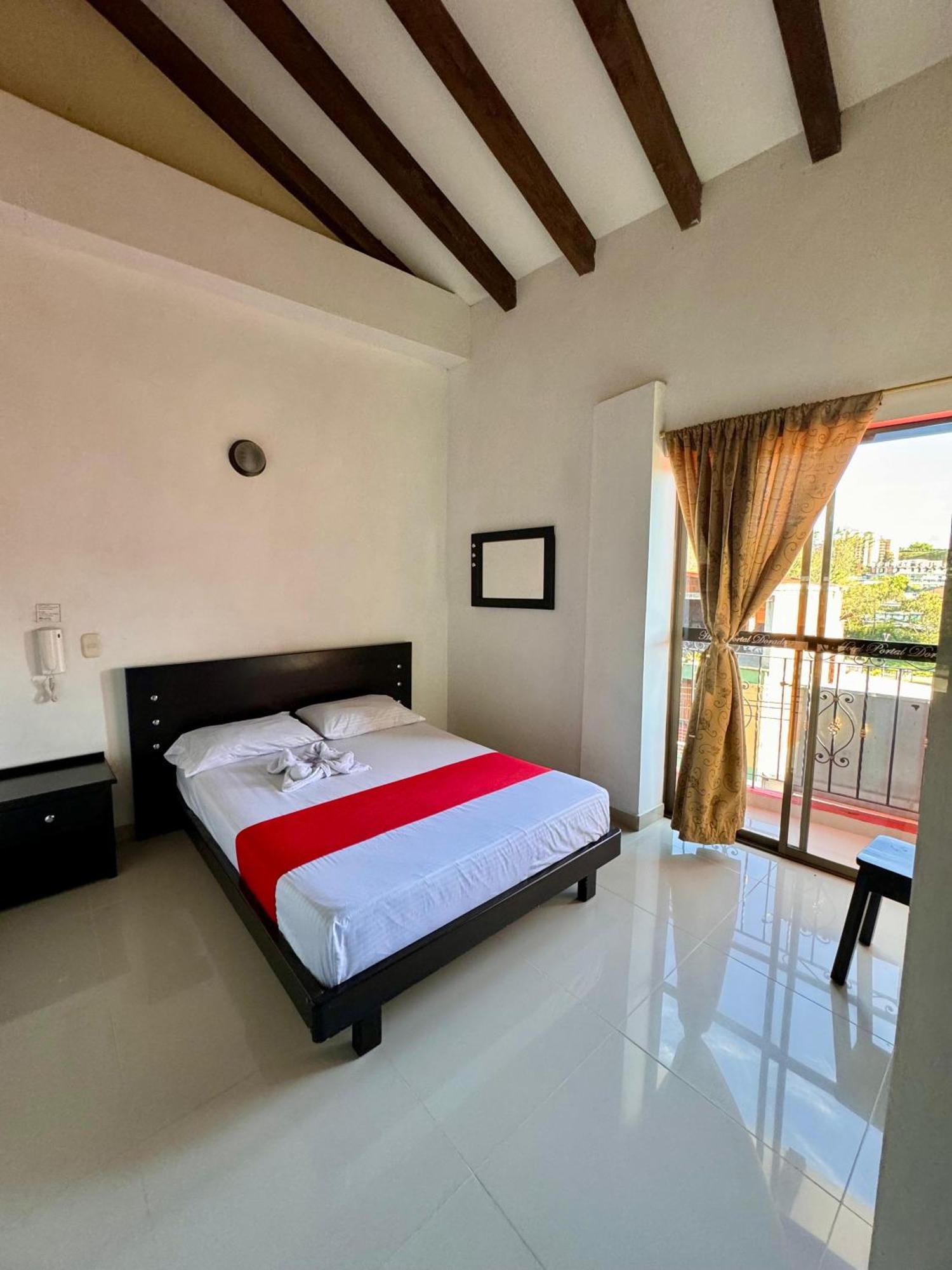 Hotel Portal Dorado Мариния Екстериор снимка