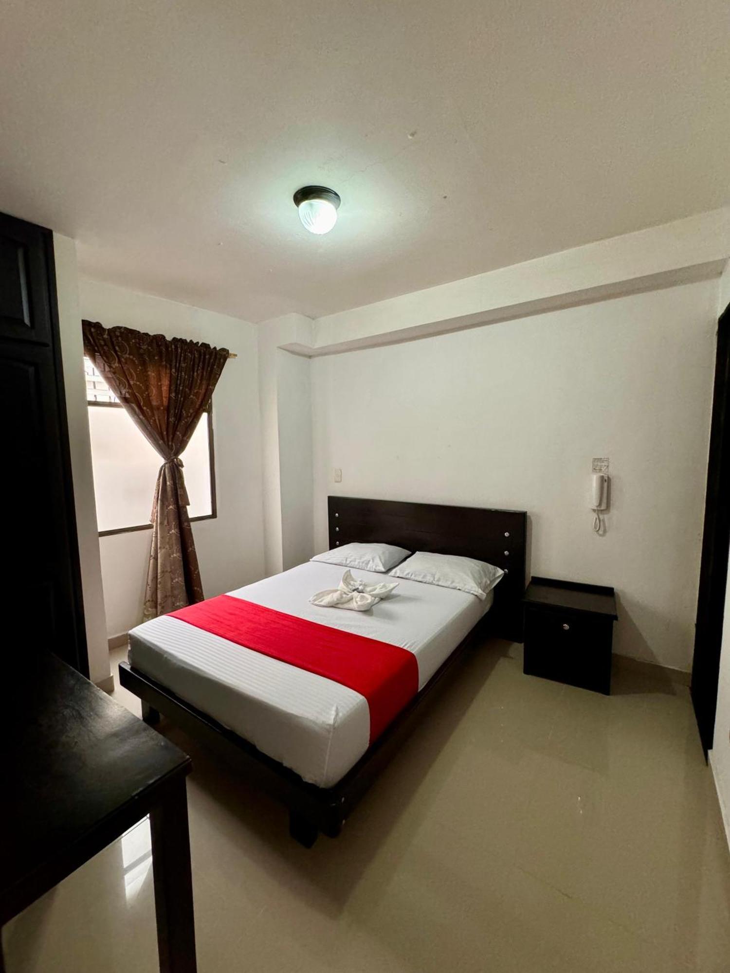 Hotel Portal Dorado Мариния Екстериор снимка