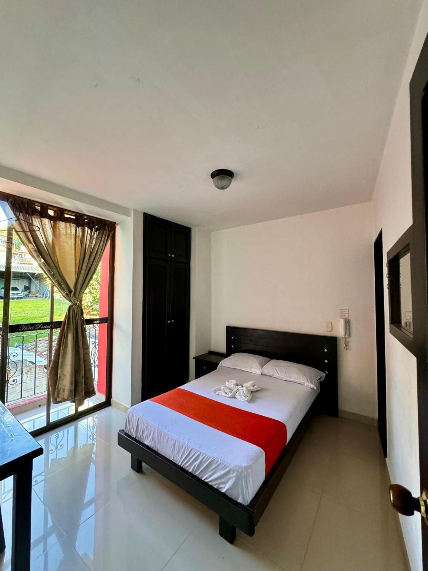 Hotel Portal Dorado Мариния Екстериор снимка