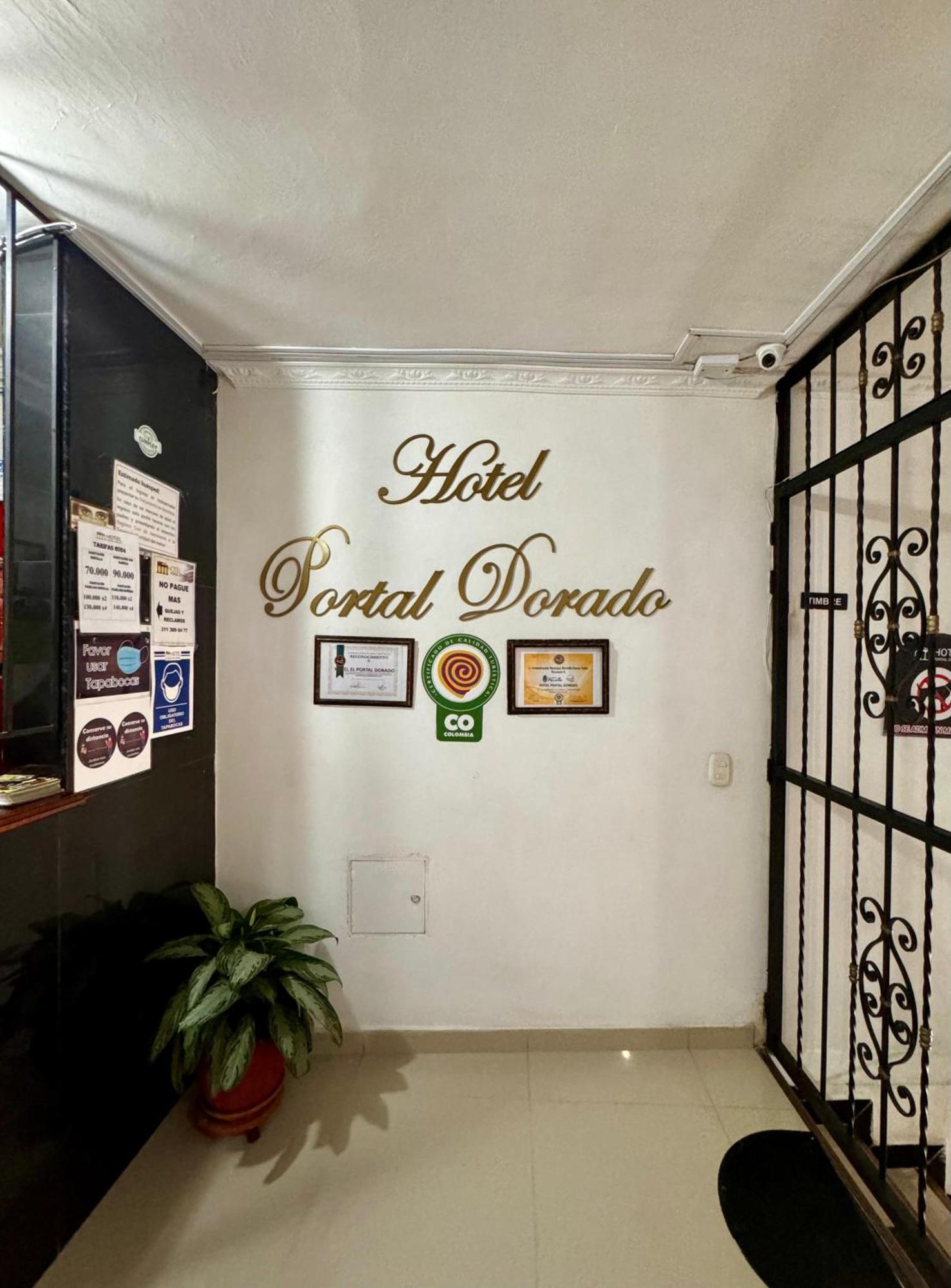 Hotel Portal Dorado Мариния Екстериор снимка