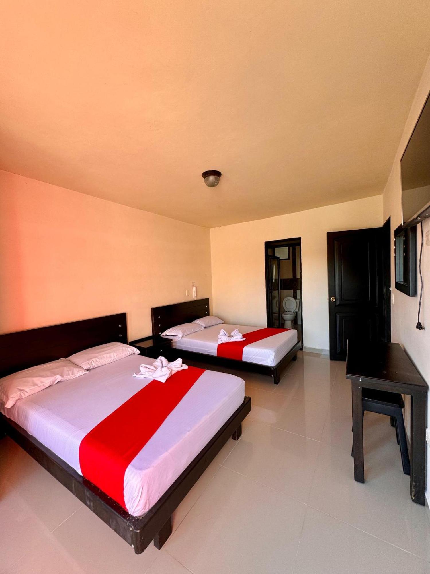 Hotel Portal Dorado Мариния Екстериор снимка