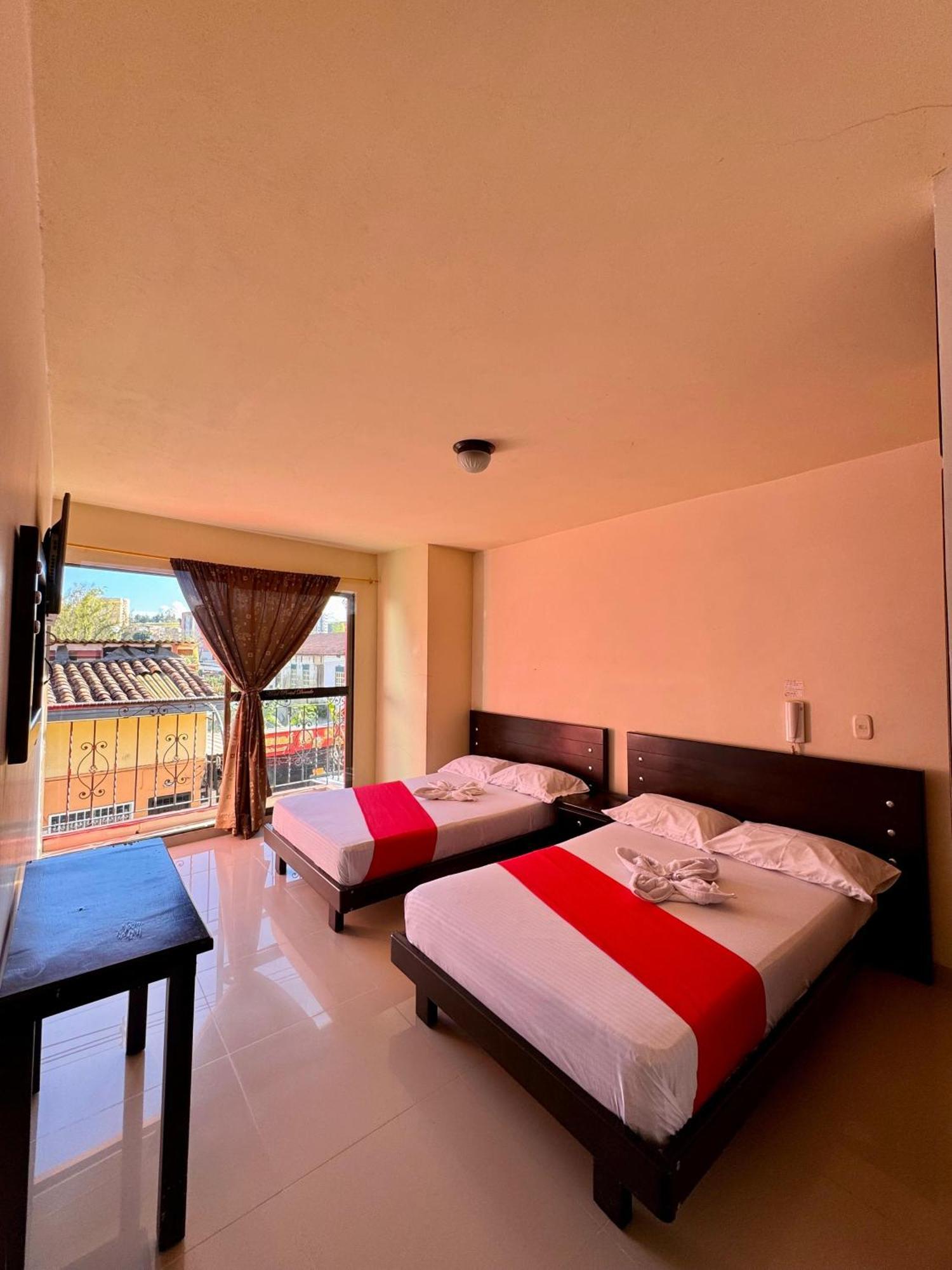 Hotel Portal Dorado Мариния Екстериор снимка