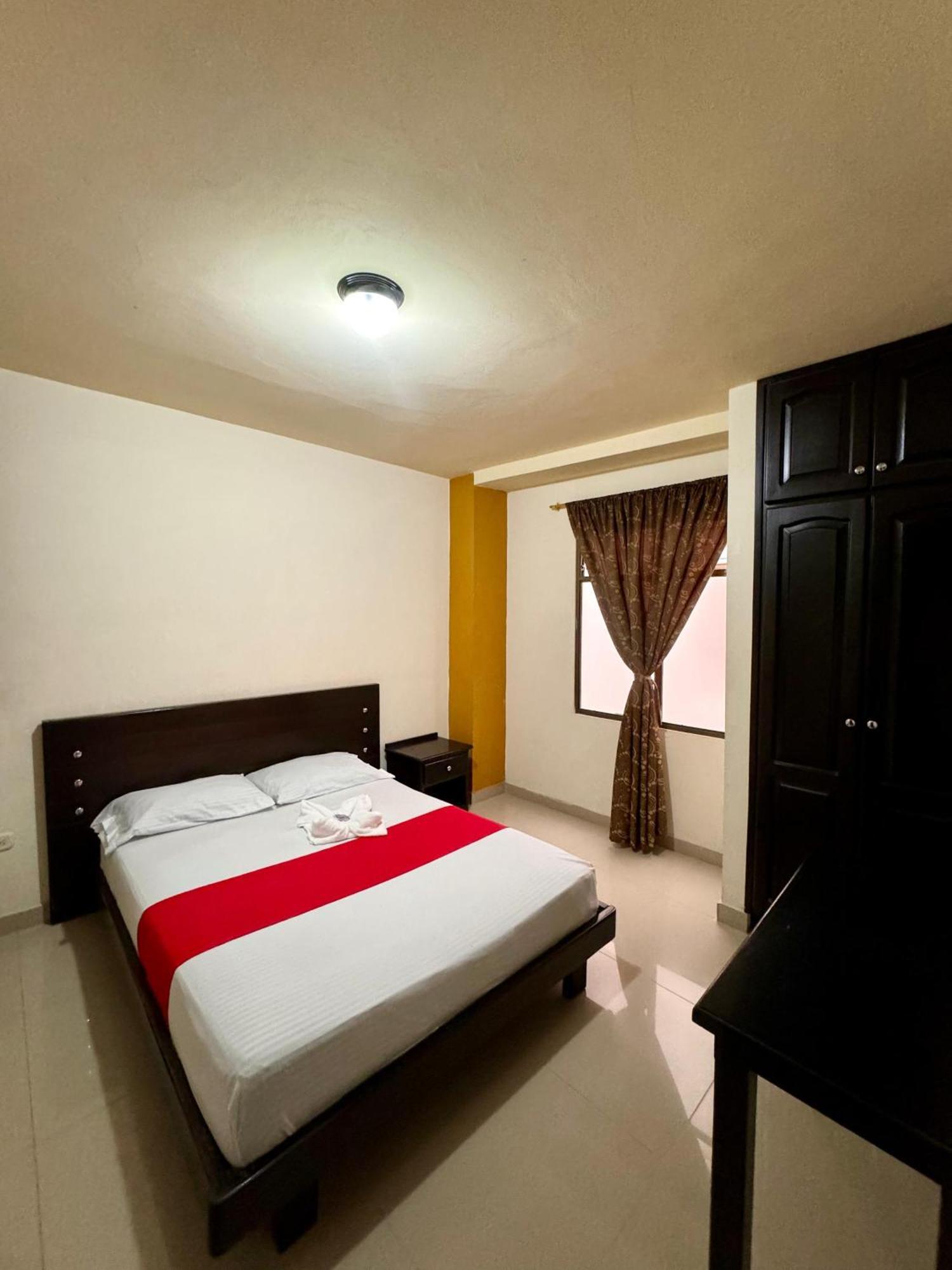 Hotel Portal Dorado Мариния Екстериор снимка