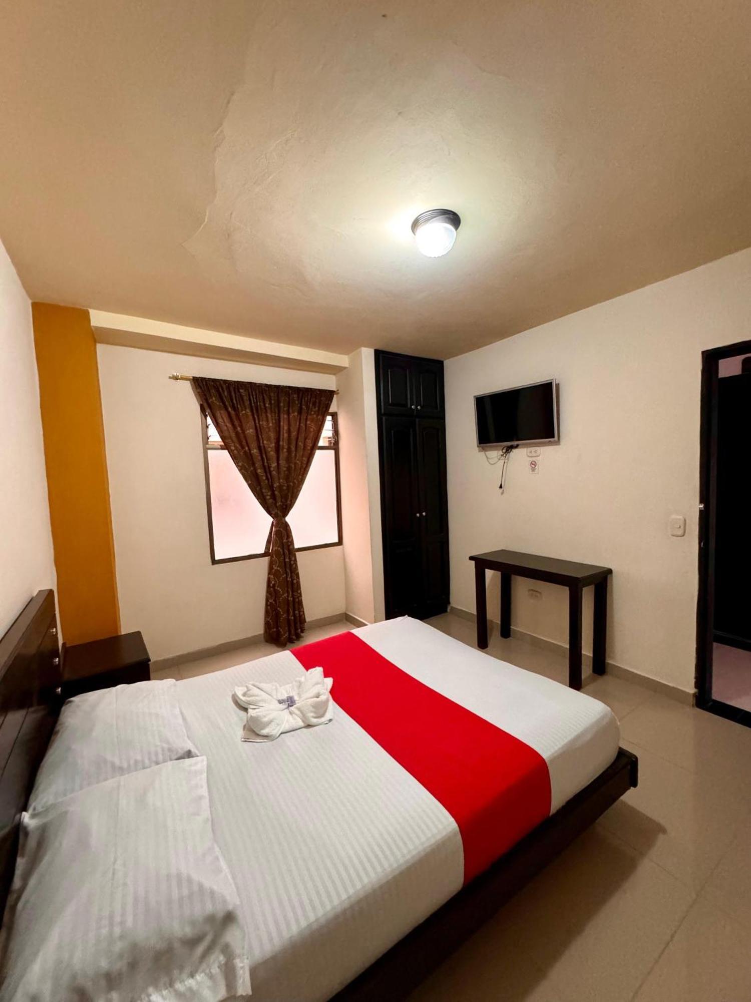 Hotel Portal Dorado Мариния Екстериор снимка