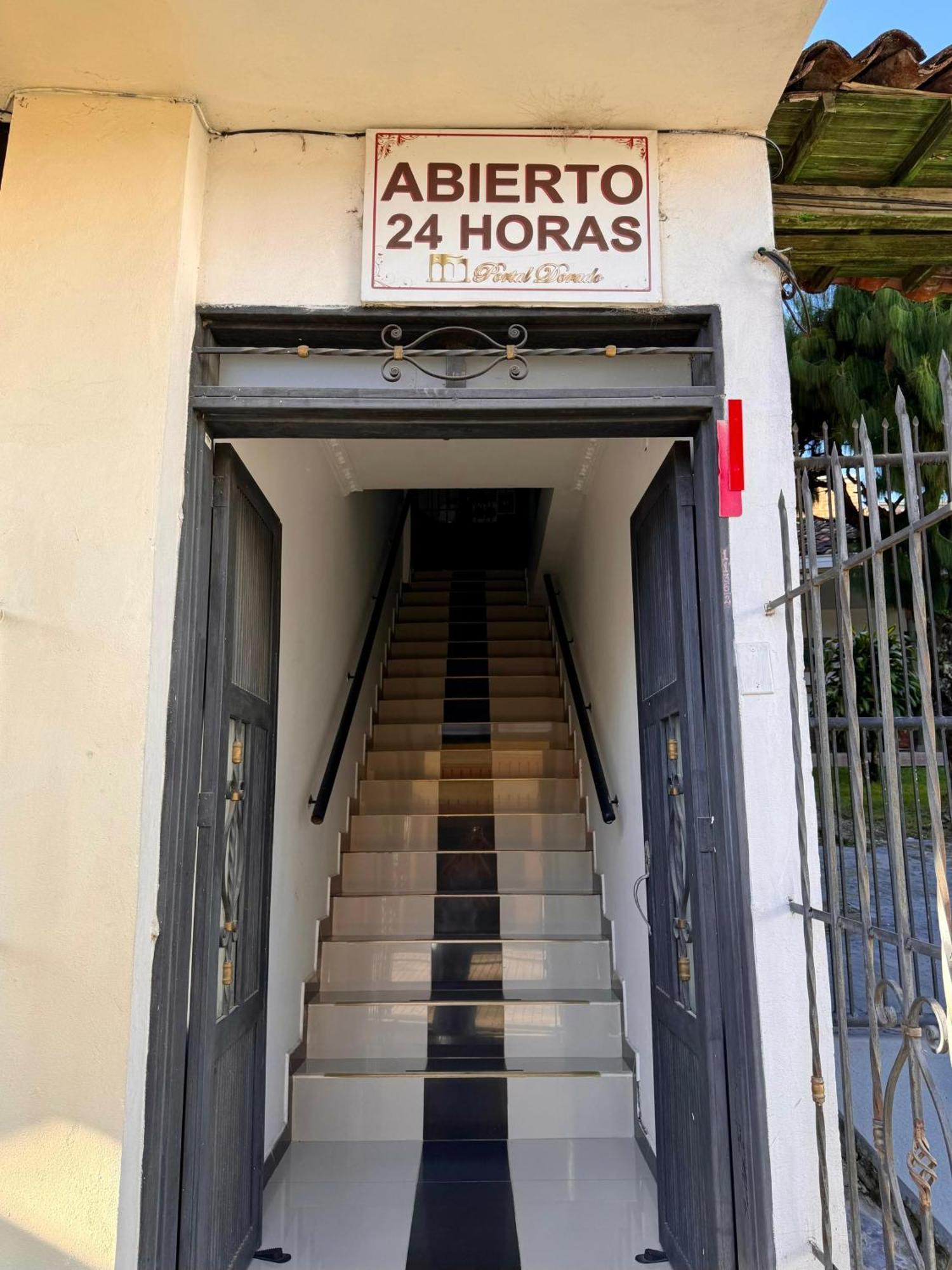 Hotel Portal Dorado Мариния Екстериор снимка