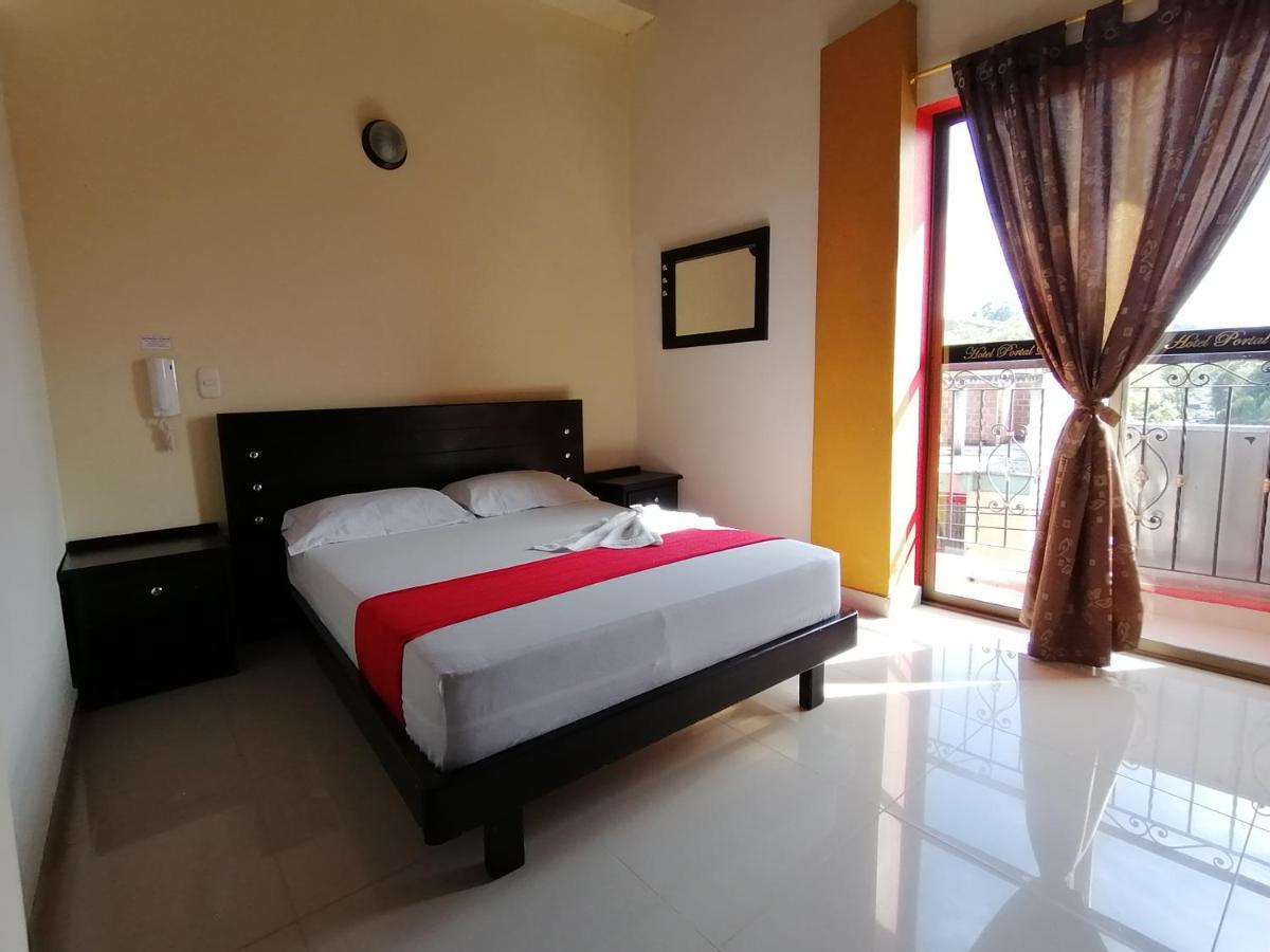 Hotel Portal Dorado Мариния Екстериор снимка