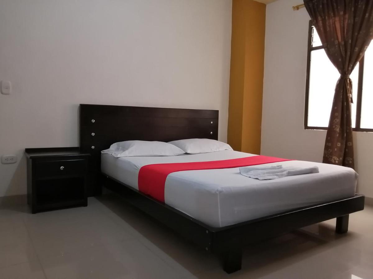 Hotel Portal Dorado Мариния Екстериор снимка