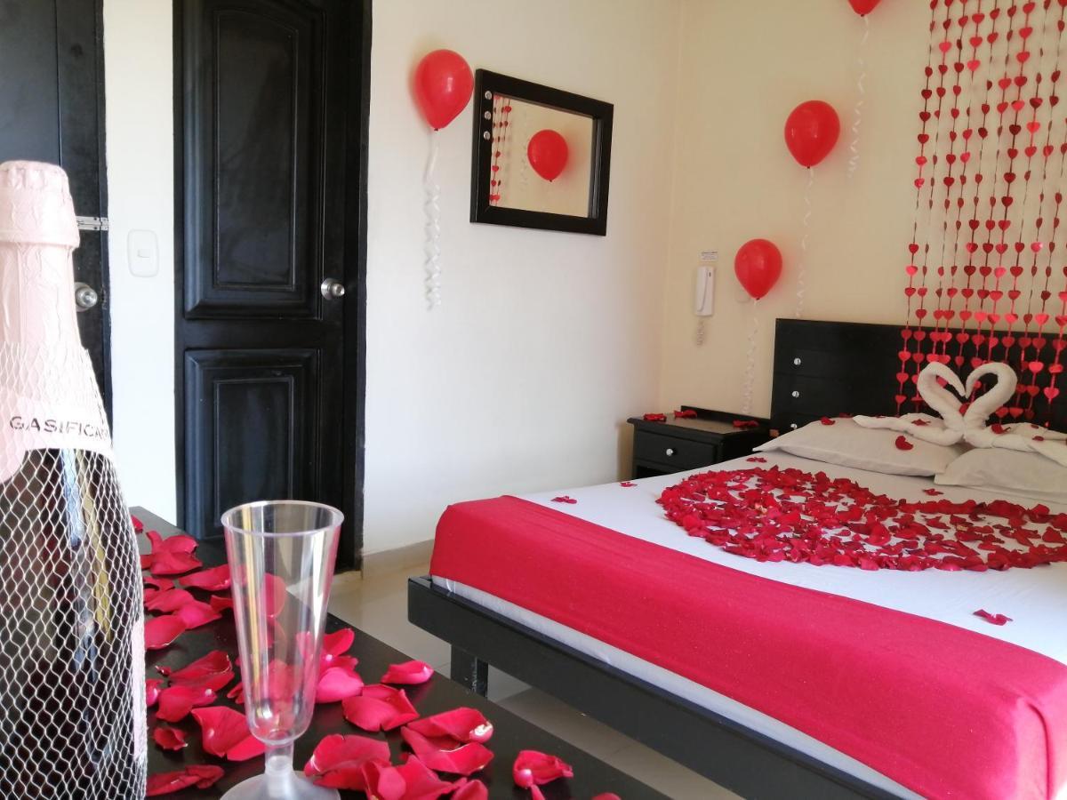 Hotel Portal Dorado Мариния Екстериор снимка