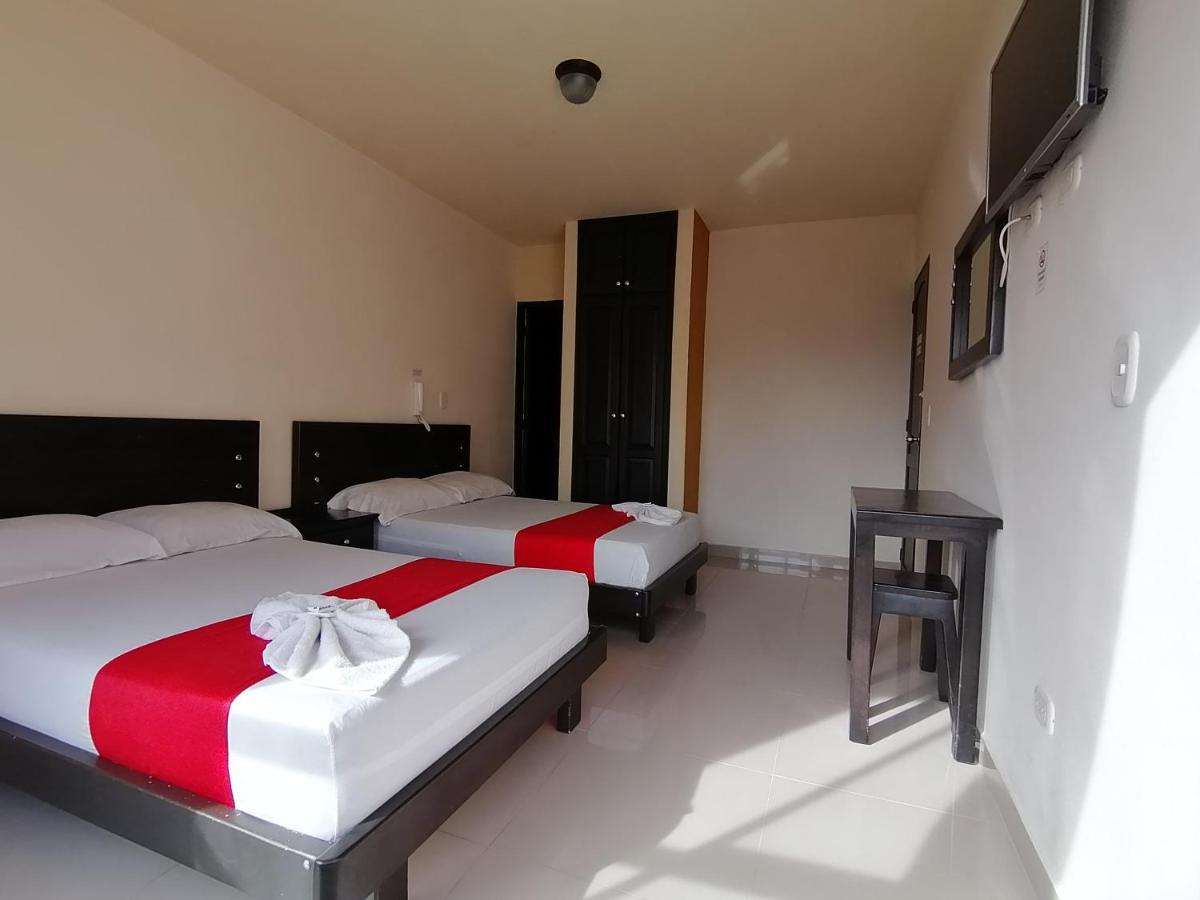 Hotel Portal Dorado Мариния Екстериор снимка